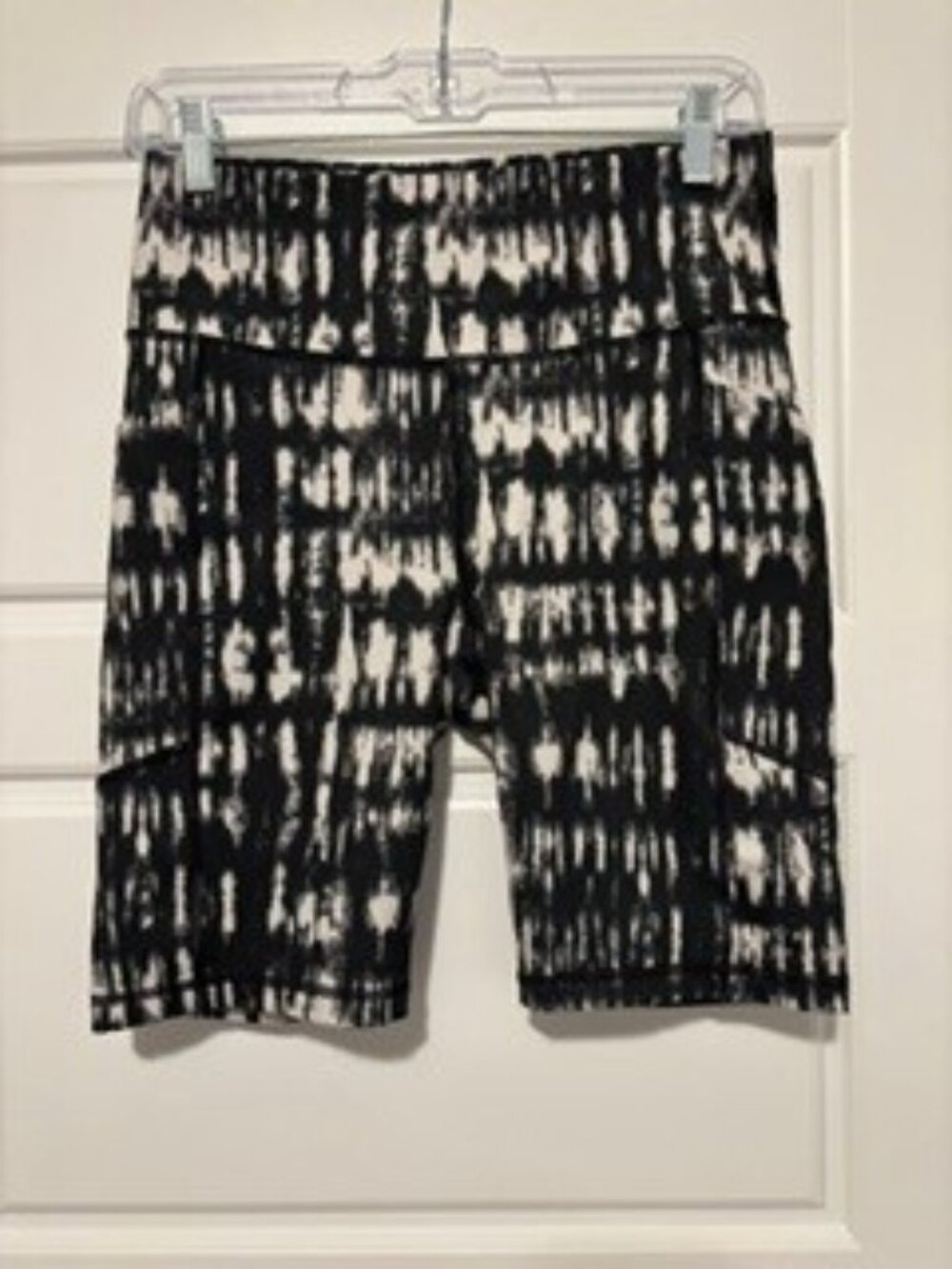 LuLaRoe Rise Workout Shorts – Black & White Print- Medium